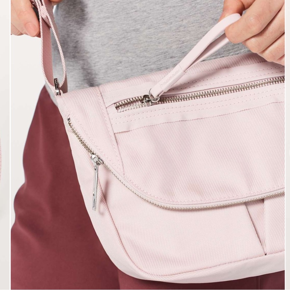 Lululemon All night Festival Bag Vol 5 L in Misty Pink - Picture 6 of 13
